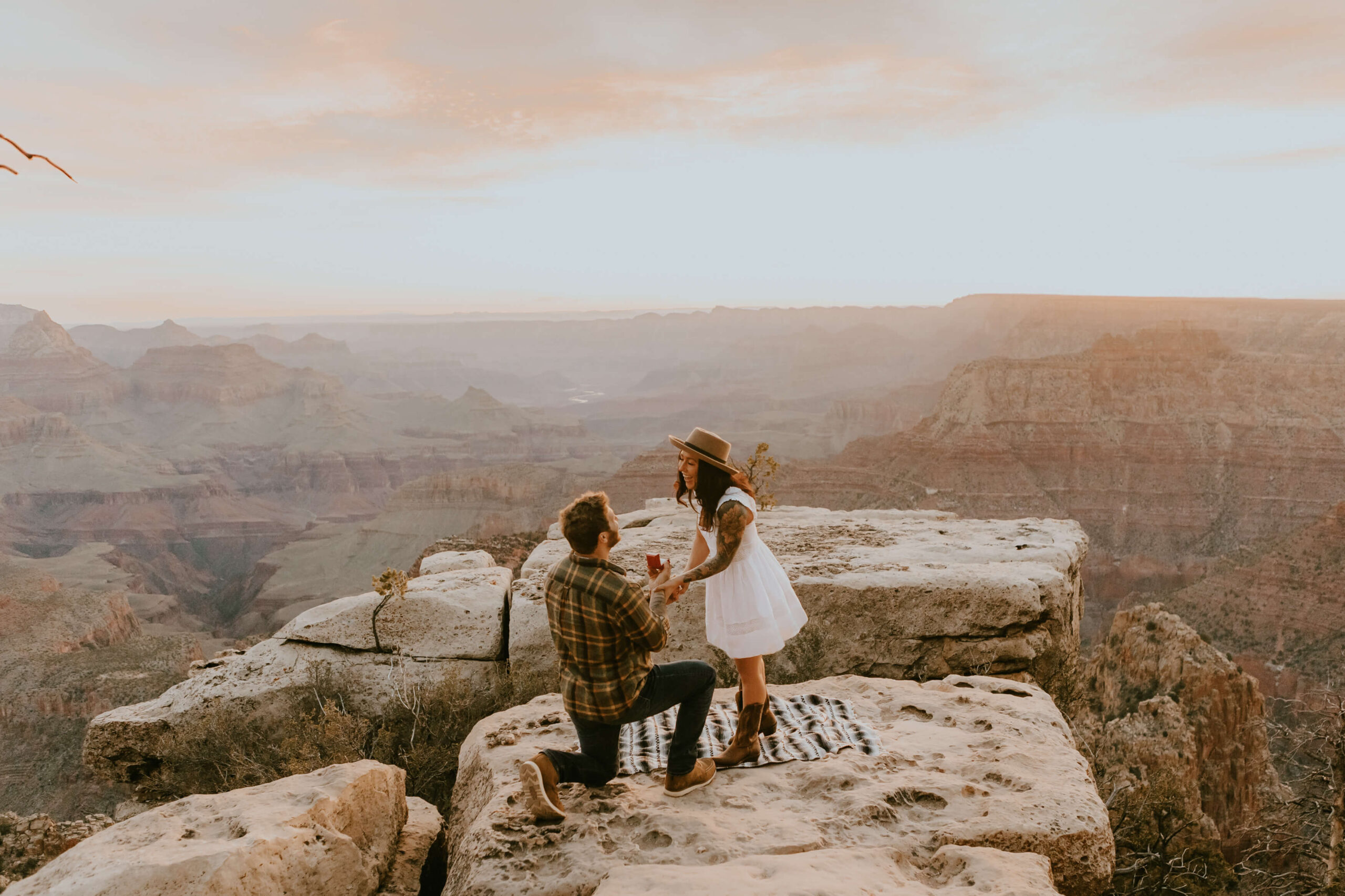 man proposes to a woman overlooking the Grand Canyon